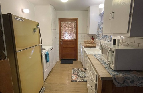 Midway Cabin | Cozy Ski Cabin Retreat with Spa and Family Amenities