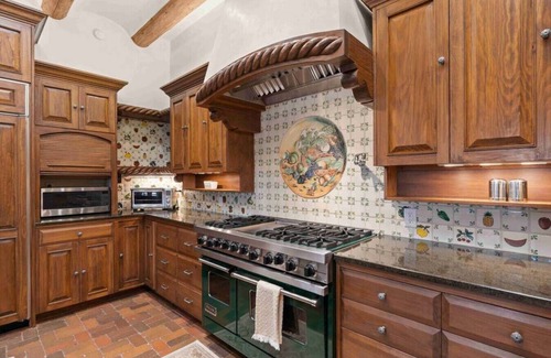 La Tierra House | Elegant Villa Del Primrose: 10/10 Rated with Great Amenities