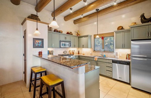 Tesuque House | Ski Discounts! Sunset View Villa at Bishop`s Lodge