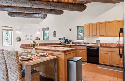 Northeast Santa Fe House | Cozy Circle Dr Casita in North Hills with Stunning Views