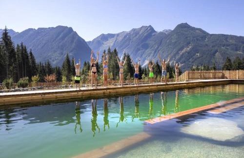 Schonbach Ski Chalet | Ski-Friendly Chalet in Neukirchen
