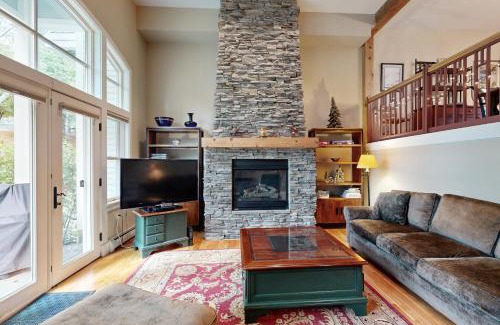Stratton Mountain Apartment | Ski Happy