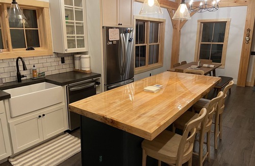 Waitsfield House | Cozy Ski House Near Sugarbush with Ocean View Amenities