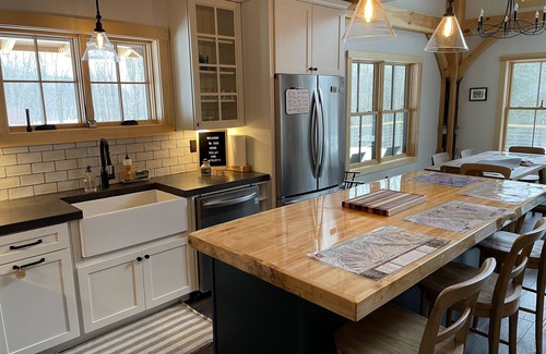 Waitsfield House | Cozy Ski House Near Sugarbush with Ocean View Amenities