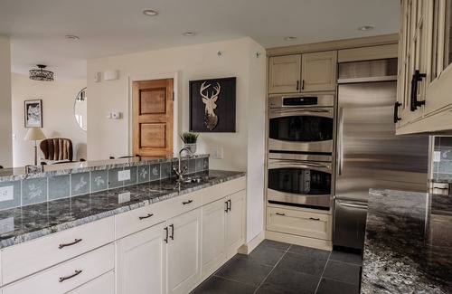 Stratton Mountain House | Cozy Ski Retreat with Hot Tub, Fireplace & Village Views