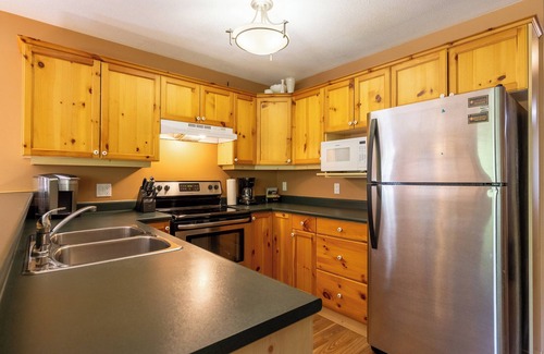 East Kootenay Condo | Prime Ski Access & Private Hot Tub: Guest Rated 9.4/10
