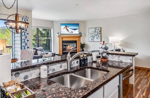 Historic District Condo | Exceptional Ski-In Condo in Downtown with Spa and Pool