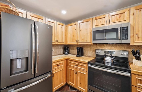 Peak 9 Condo | Ski-In/Out 2BR Condo at The Village at Breckenridge - Slopeside Pool & Hot Tub!