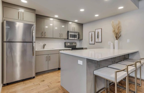 Aspen Apartment | Guest Rated 10/10: Aspen Condo with Pool & Ocean View