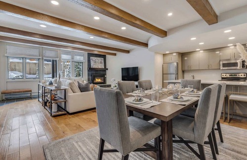 Aspen Apartment | Guest Rated 10/10: Aspen Condo with Pool & Ocean View