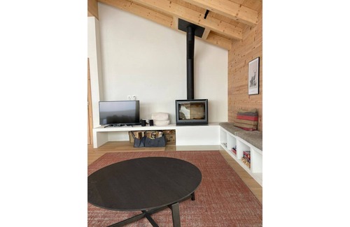 Saint-Pierre-de-Clages Ski Chalet | Idyllic Ski-in/Ski-out Chalet with Scenic Mountain Views