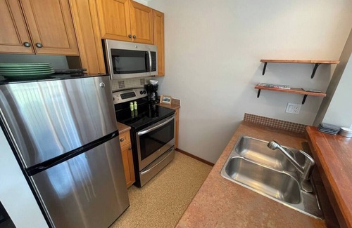 East Kootenay Condo | Ideal Ski In/Out Retreat with Hot Tub & Pool Access