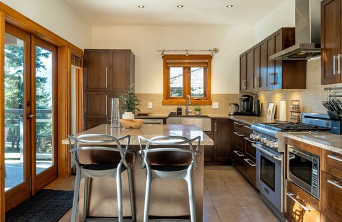 Nordic Estates House | Prime Ski In/Out Retreat with Hot Tub & Garage Access