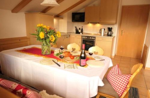 Konigsleiten Apartment | Cozy Ski-In/Ski-Out Dachgeschosswohnung – Guest Rated 9.3