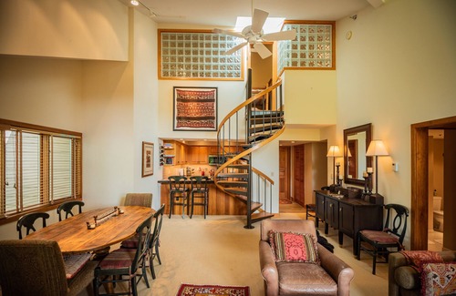 Stratton Mountain Condo | Top Floor Duplex with Hot Tub - Rated 10/10, Steps to Village