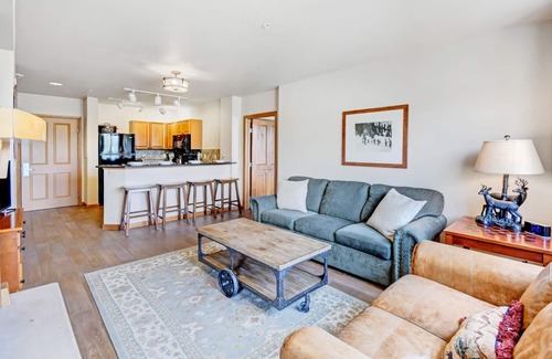 Winter Park House | Stylish Ski-In/Out Condo 1221 with Hot Tub & Gym Access
