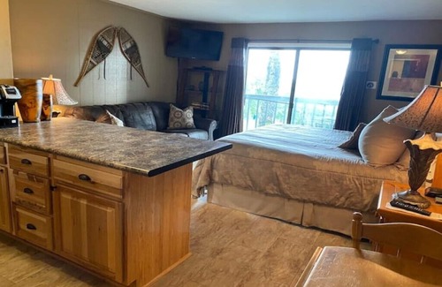 Wintergreen Condo | Unforgettable Studio with Ski Access & Firework Vistas