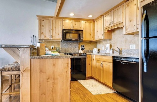 Steamboat Springs Condo | Inviting Ski-In/Ski-Out Condo with Spa, Gym & Pool Access
