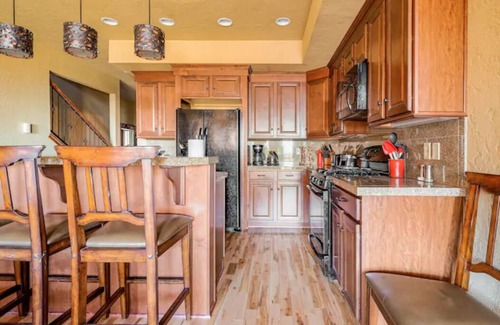 Champion House | Prime Location on Southwind Trail with Hot Tub & Spa Access