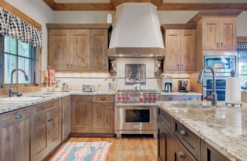 Big Sky House | Experience Moonlight Peaks View Lodge - Ski In/Out Bliss