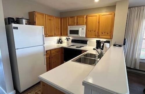 Snowshoe House | Family-Friendly Ski-in/Out Townhouse with Pet Amenities