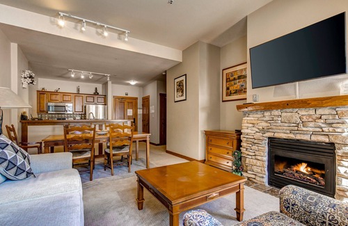 Salt Lake Mountain Resorts Condo | Inviting Powderhorn Condo with Hot Tubs & Pool at Club Solitude