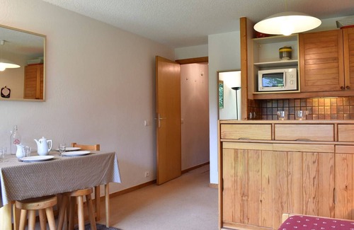 Meribel Centre Apartment | Cozy Apartment Méribel: Studio Flat for 4 with Spa Access