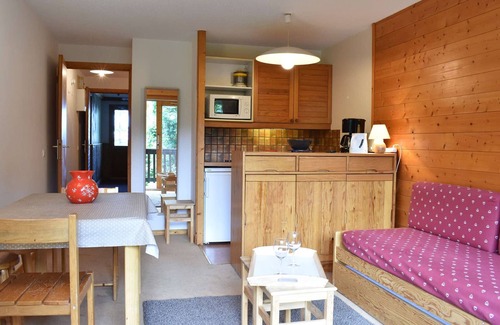 Meribel Centre Apartment | Cozy Apartment Méribel: Studio Flat for 4 with Spa Access