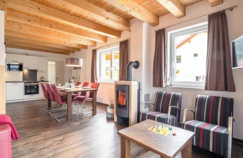 Kotschach-Mauthen Ski Chalet | Ski-in/Ski-out chalet with garden