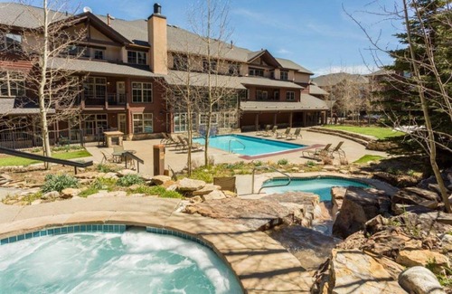 Four O'Clock Apartment | Prime Ski-in/Ski-out Condo with Spa & Pool Amenities