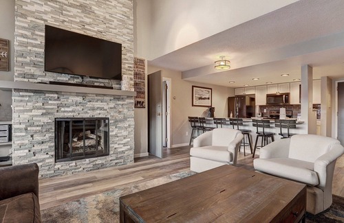 Copper Mountain Village Condo | Elegant Ski-In/Ski-Out Retreat with Spa & Hot Tub