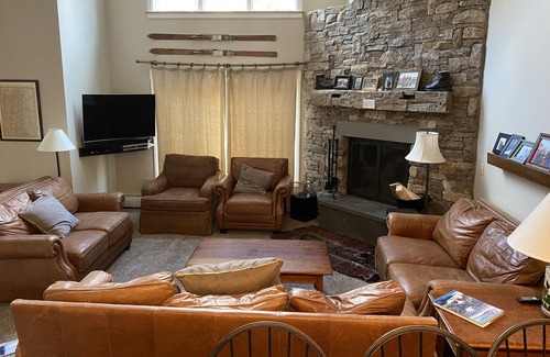 Ludlow House | SKI In/SKI Out. 4 Bedrooms, A1- Walk to Pool/Gym, End unit with tons of sunlight