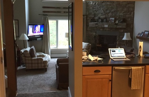 Ludlow House | SKI In/SKI Out. 4 Bedrooms, A1- Walk to Pool/Gym, End unit with tons of sunlight