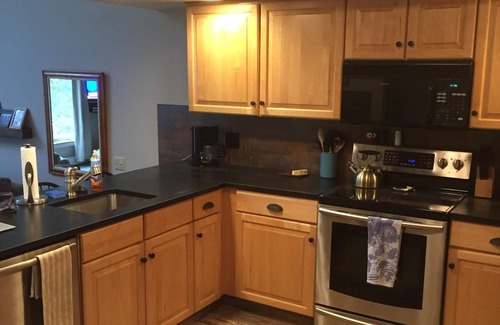 Ludlow House | SKI In/SKI Out. 4 Bedrooms, A1- Walk to Pool/Gym, End unit with tons of sunlight