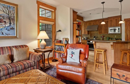 Spruce Peak Cabin | Luxury Ski-in/Ski-out 5-Bedroom Spruce Peak Lodge Cabin