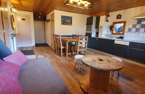 La Lechere Ski Chalet | Exclusive Ski-in, Ski-out Access with Pool and Spa
