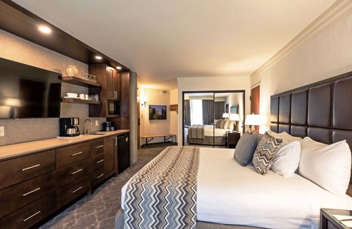 Salt Lake Mountain Resorts Resort | Exclusive Ski In/Ski Out Experience at Cliff Lodge
