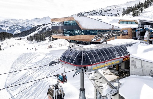 Kaltenbach Ski Chalet | Cozy Ski-in Ski-out Chalet with Sauna and Spa Amenities
