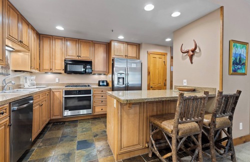 River Run Condo | Ski-In/Ski-Out Condo in Keystone w/2 Private Balconies Overlooking the Pool!