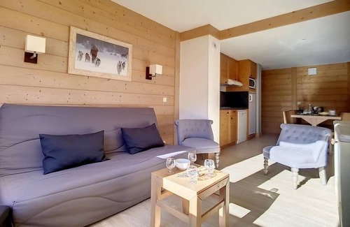 Les Bruyeres Apartment | Cozy Ski Retreat in Les Menuires with Pool and Spa