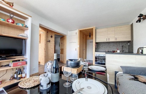 Les Menuires Apartment | Convenient 7th Floor Accommodation with Balcony in Les Menuires