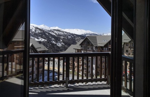 Valmeinier Apartment | Discover Valmeinier: Poolside Retreat Near Shops & Family Fun