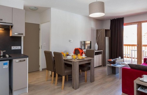 Plagne Soleil Apartment | Ski-in/ski-out & foot of the slopes, fitness, terrace, balcony, tv, ski locker, 39m², La Plagne