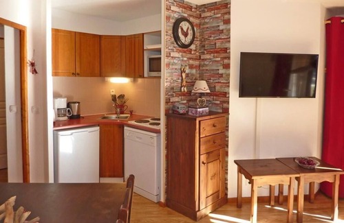 Les Orres Apartment | Discover Comfort: Pet-Friendly Resort with Pool & Spa in Les Orres