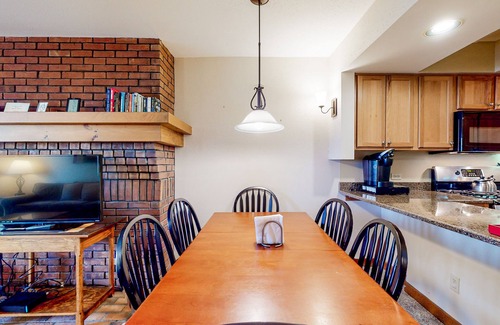 Central Vermont- Killington Condo | Exciting Killington Resort Condo with Pool & Hot Tub Access