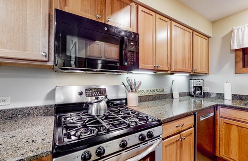 Central Vermont- Killington Condo | Exciting Killington Resort Condo with Pool & Hot Tub Access