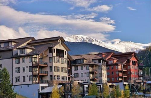 Winter Park Hotel | Modern Mountain Condo with Ski-In/Ski-Out Access & Pool