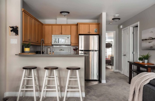 Saint-Faustin-Lac-Carre Condo | Ski-in/Ski-out MONT-BLANC & Cozy Vibes | Le Loup