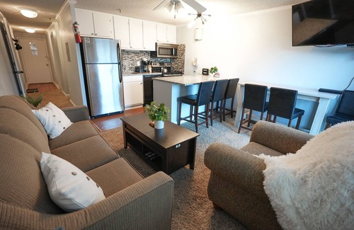 Snowshoe Condo | Cozy Ski-in/Ski-out Mountain Lodge #157 - Ideal for Families