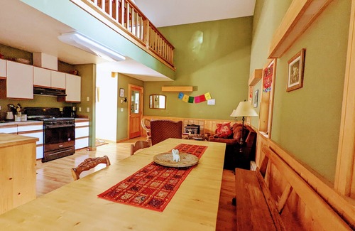Mazama House | Prime Ski-In, Ski-Out Access Near Mazama Store & Trails